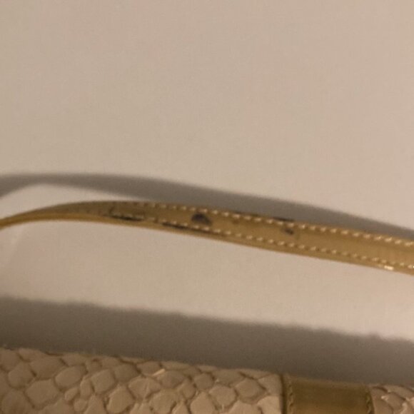👜✨ Vintage Rolando Bellagio Beige Python-Embossed Leather Clutch w/ Gold Buckle - Picture 9 of 14